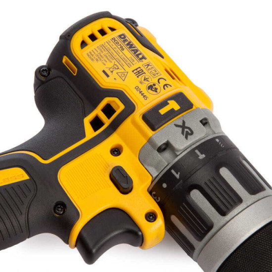 Perceuse à percussion DeWalt DCD796D2