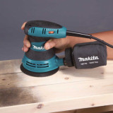 Ponceuse excentrique Makita BO5031J 125 mm en coffret