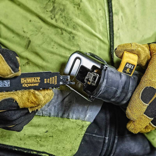 Scie sabre DeWalt DCS380N-XJ