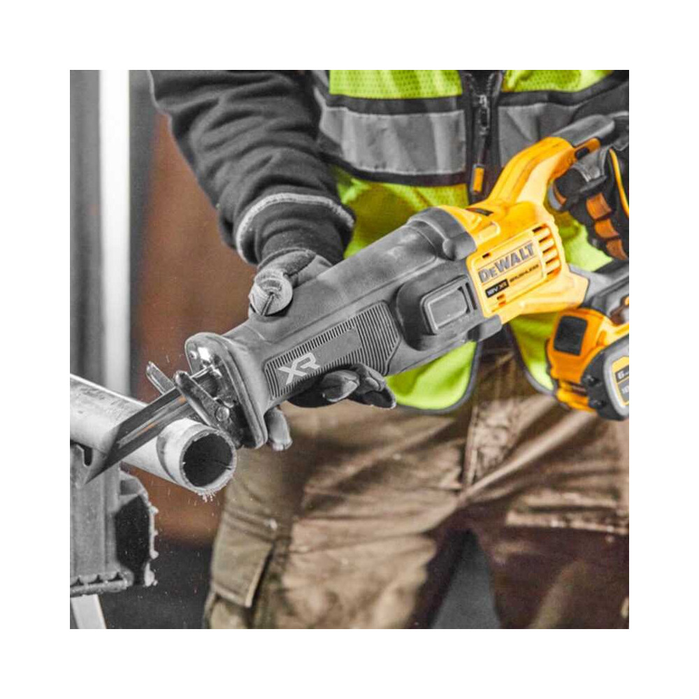 Scie sabre DeWalt DCS386NT-XJ