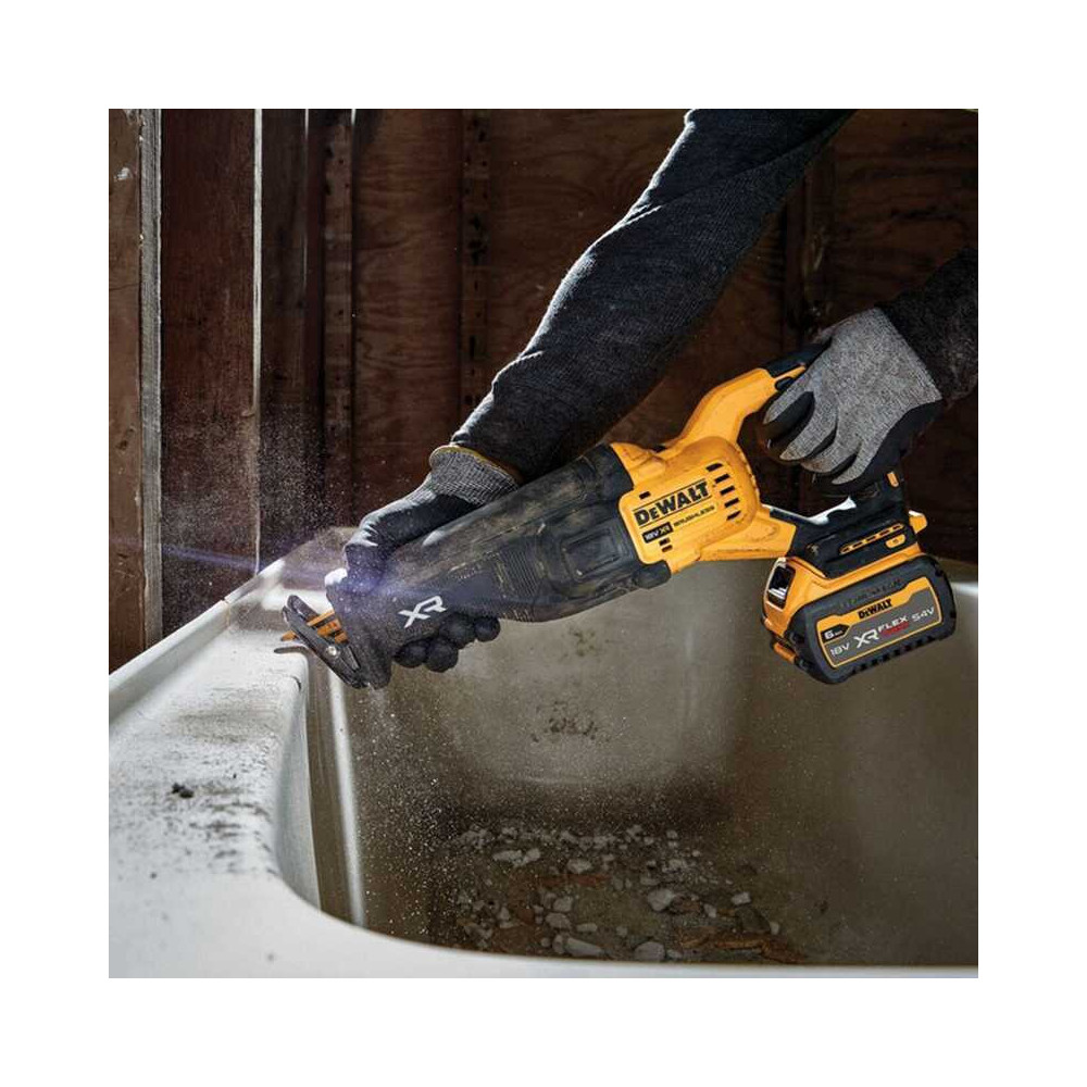 Scie sabre DeWalt DCS386NT-XJ