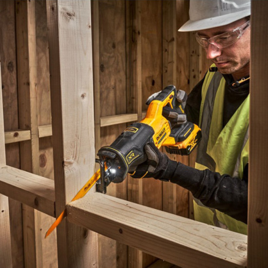 Scie sabre DeWalt DCS382N-XJ