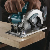 Scie circulaire Makita DSS610RTJ 18V 165 mm 2 x 5,0 Ah