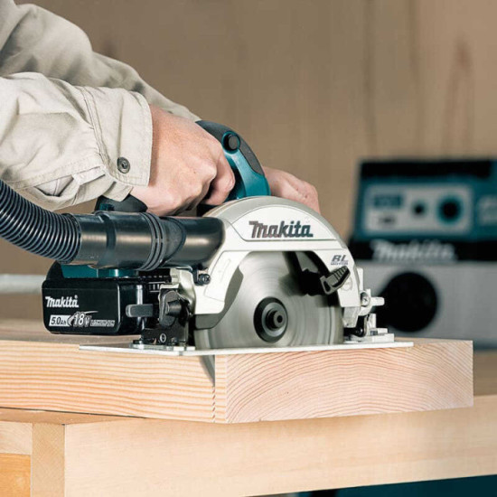 Scie circulaire Makita DHS661RTJU 18V AWS 2 x 5,0 Ah