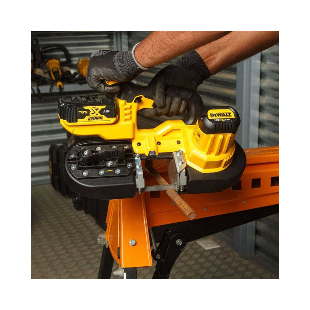 Scie à ruban DeWalt DCS371N-XJ 18V XR coupe acier 63,5 mm