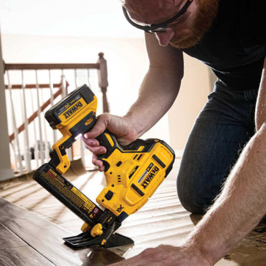 Agrafeuse DeWalt DCN682N
