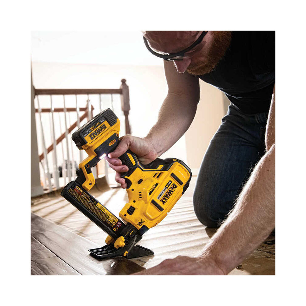 Agrafeuse DeWalt DCN682N