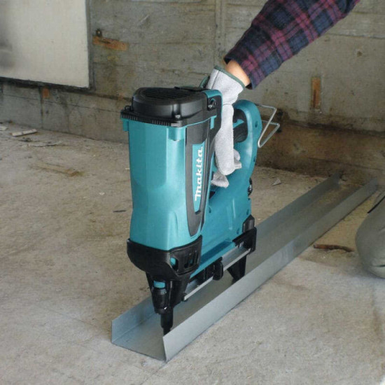 Cloueur à béton à gaz Makita GN420CLSE