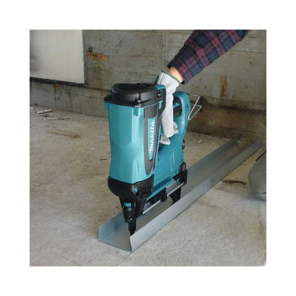 Cloueur à béton à gaz Makita GN420CLSE