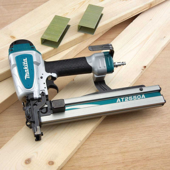 Agrafeuse Makita AT2550A