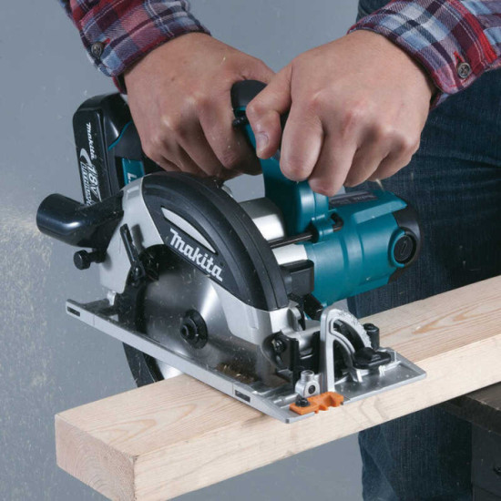 Scie circulaire Makita DHS630ZJ 18V LXT coupe 66 mm