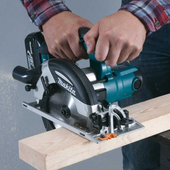 Scie circulaire Makita DHS630RTJ 18V 66 mm 2 x 5,0 Ah