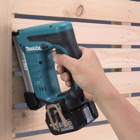 Agrafeuse Makita DST221ZJ 18V LXT