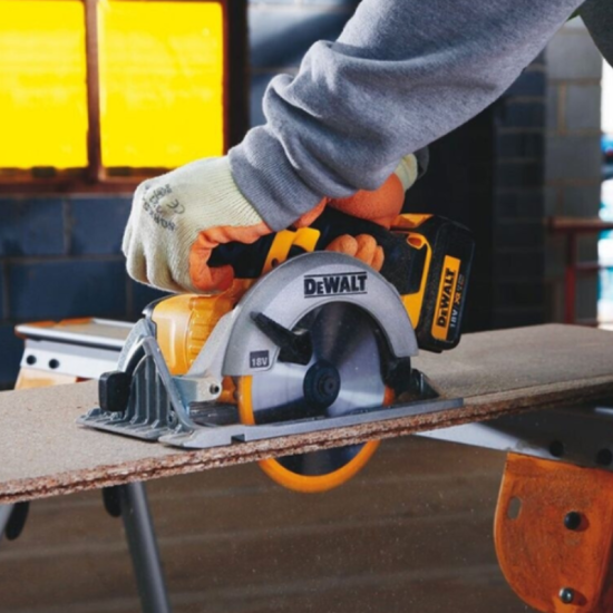 Scie circulaire sans fil DeWalt DCS391M2-QW - 18V XR - Ø165 mm - 2 batteries 4 Ah + chargeur