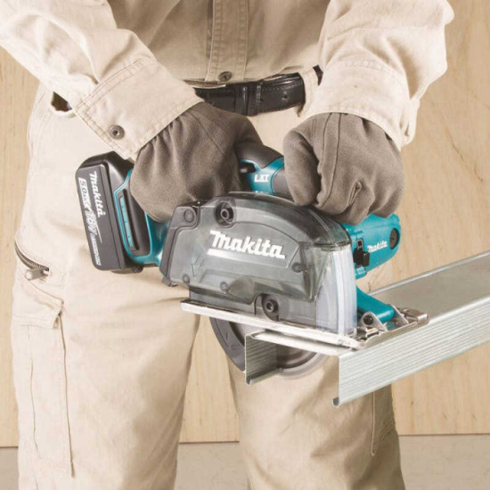 Scie circulaire Makita DCS552RTJ 18V 136 mm 2 x 5,0 Ah