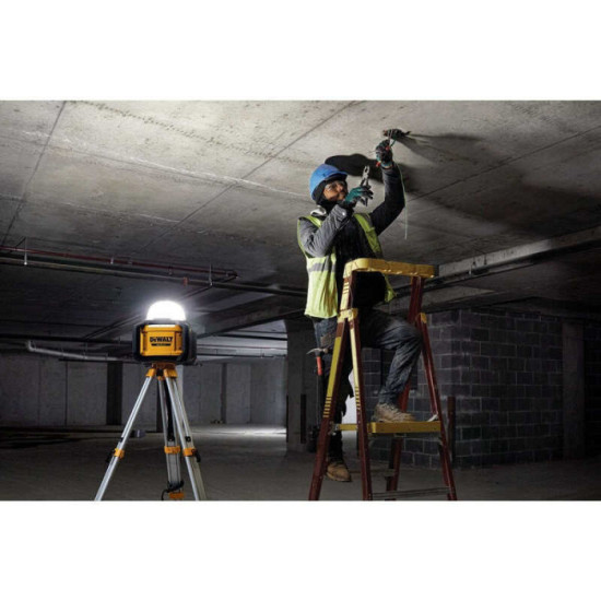 Projecteur DeWalt DCL074-XJ 18V XR 5 000 lumens 360°