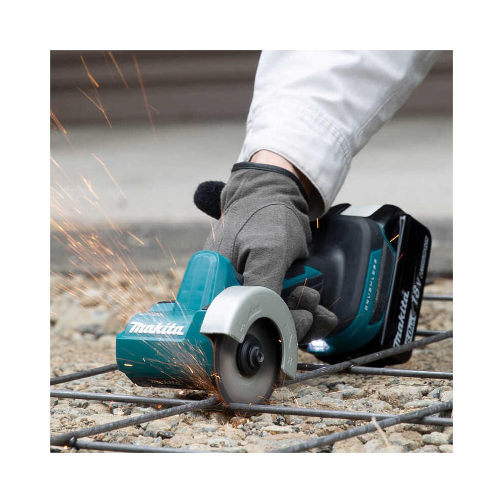 Découpeuse Makita DMC300RTJ 18V 76 mm 2 x 5,0 Ah